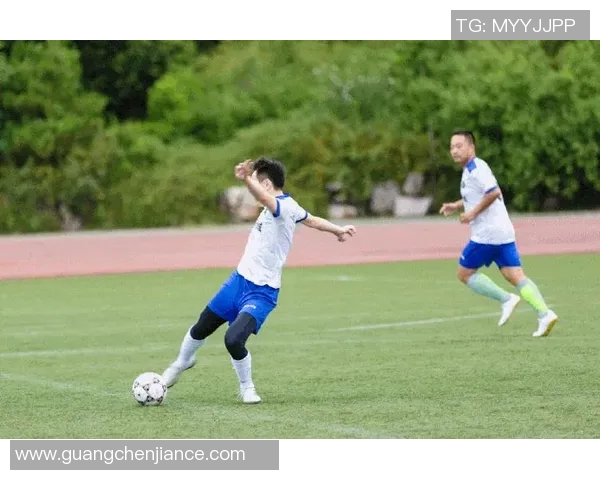 本周体育快讯：篮球足球全新赛事动态及明星表现精彩回顾