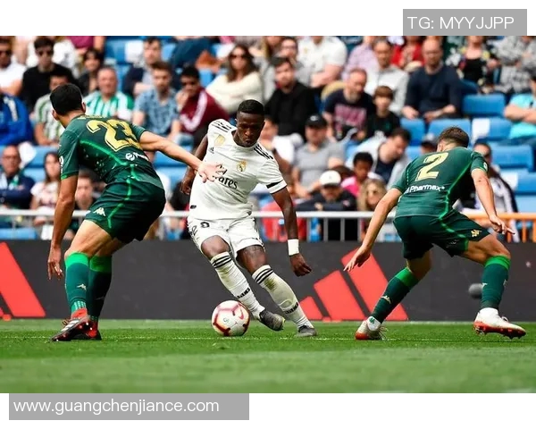 英超球队球员位置灵活性对战术布局与比赛节奏的深远影响分析